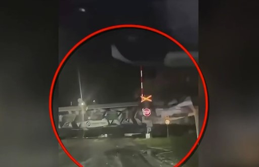 Λάρισα: Τρένο πέρασε από διάβαση με σηκωμένες τις μπάρες 
